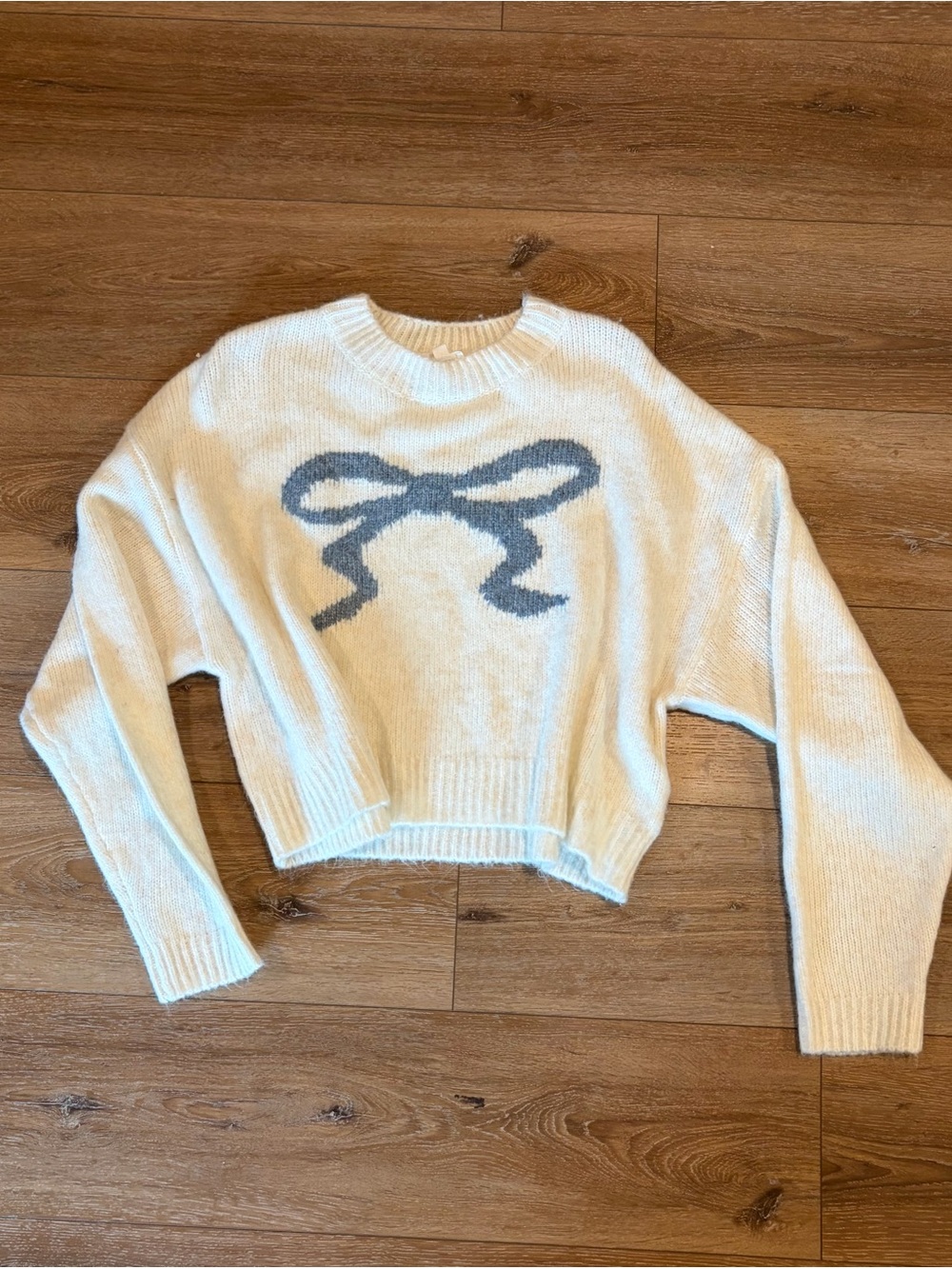 Le Lis Cream Bow Knit Sweater | Size Large | Soft Coquette Cozy Chic